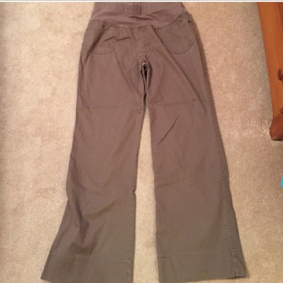 Bundle of maternity pants. - Picture 3 of 3